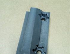 Вкладыш - упор кабины лифта SEC 120х70х40 2 отверстия Вкладыш - упор кабины лифта SEC 120х70х40 2 отверстия